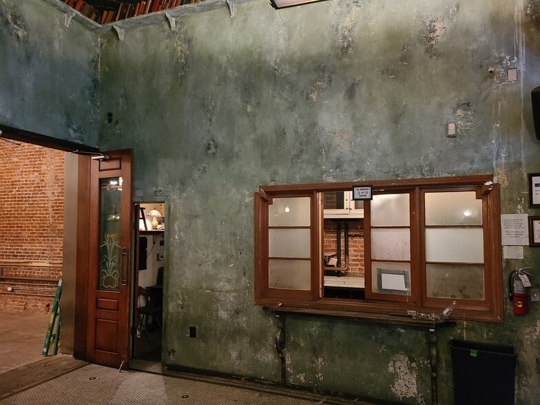 More Photos Of 6356 Hollywood Blvd, Los Angeles Storefront Retail Office For Lease