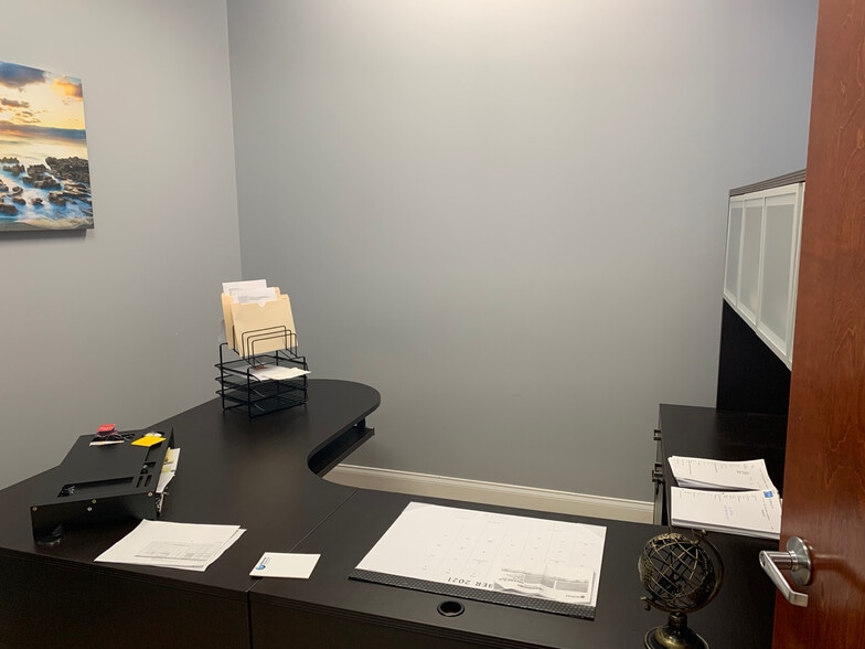 More Photos Of 8810 Commodity Cir, Orlando Showroom For Lease