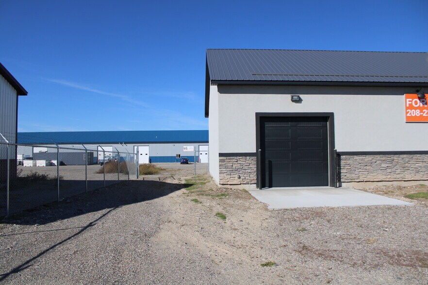 More Photos Of 57 W 465 N, Blackfoot Light Manufacturing For Lease