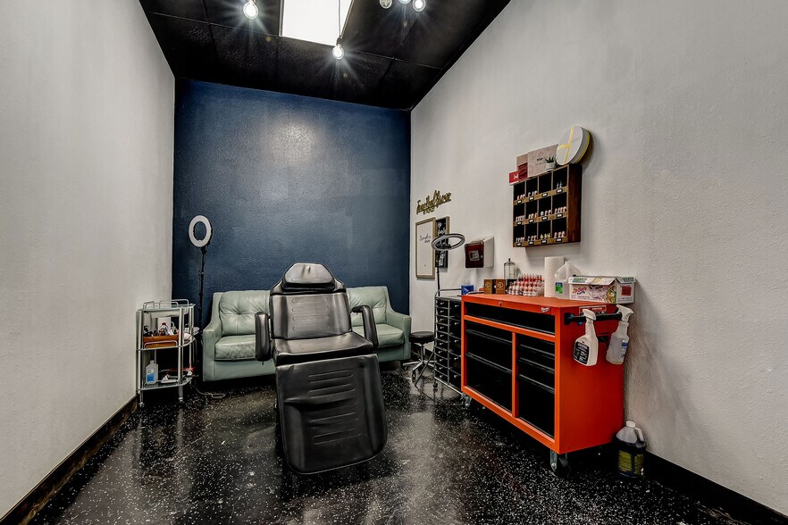 More Photos Of 4006 Texoma Pky, Denison General Retail For Sale