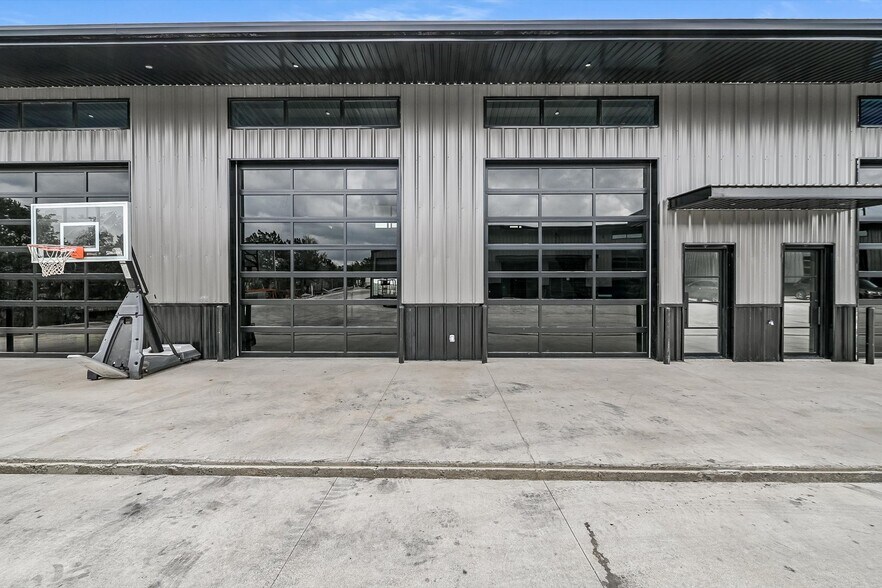 More Photos Of 451 Farrell Rd, Dripping Springs Light Distribution For Sale