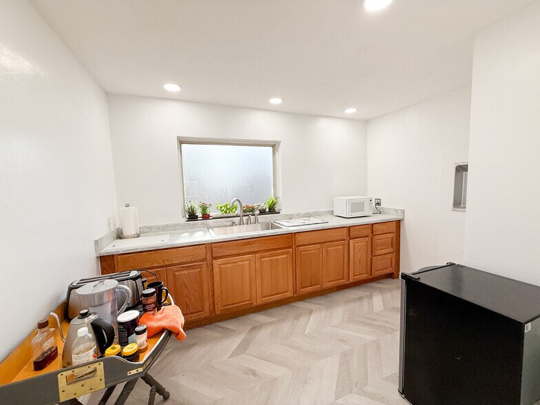 More Photos Of 205 SW First St, Ontario Freestanding For Sale