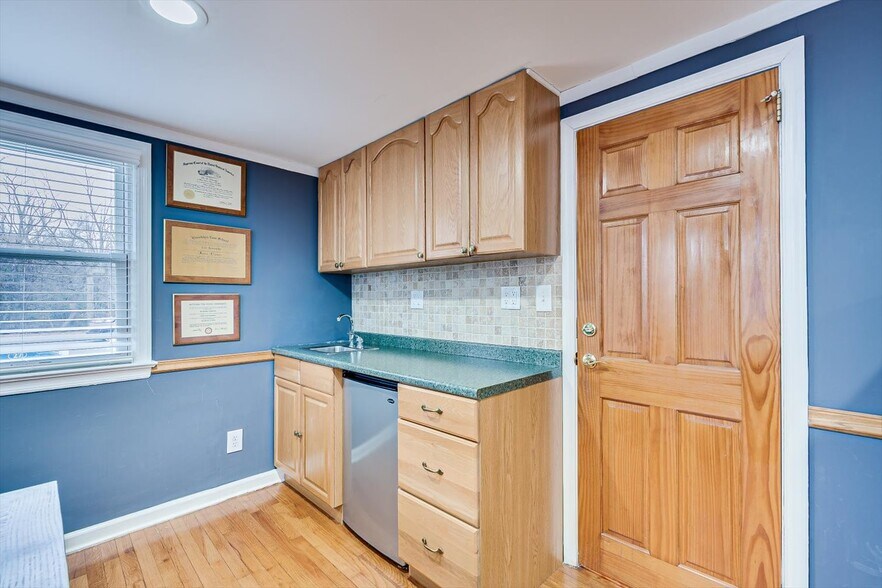 More Photos Of 27 N Main St, Marlboro Office For Sale