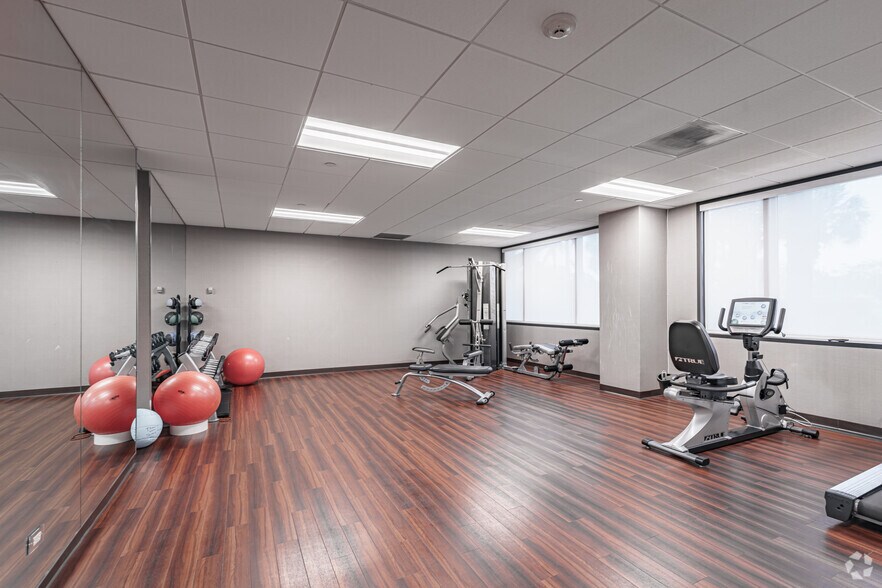 More Photos Of 800 Fairway Dr, Deerfield Beach Office Residential For Lease