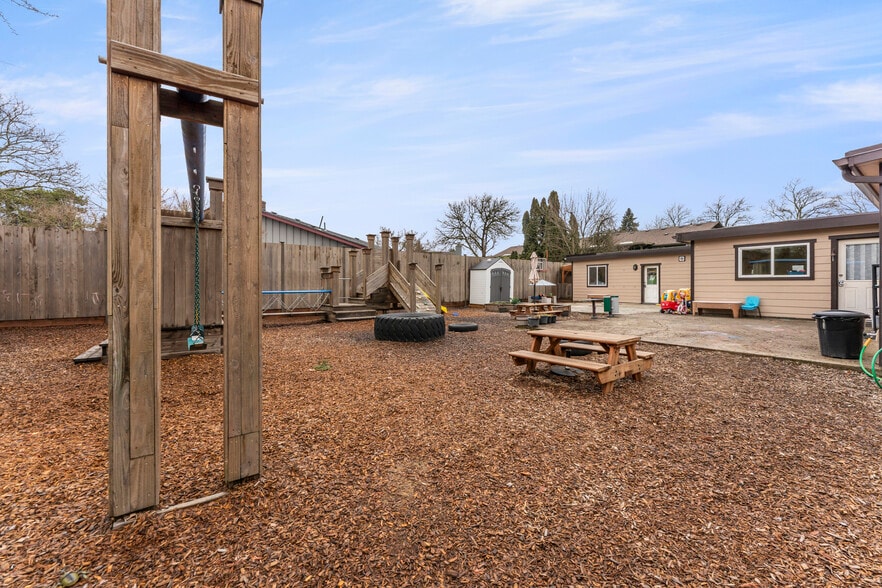 More Photos Of 2125 Coburg Rd, Eugene Healthcare For Sale