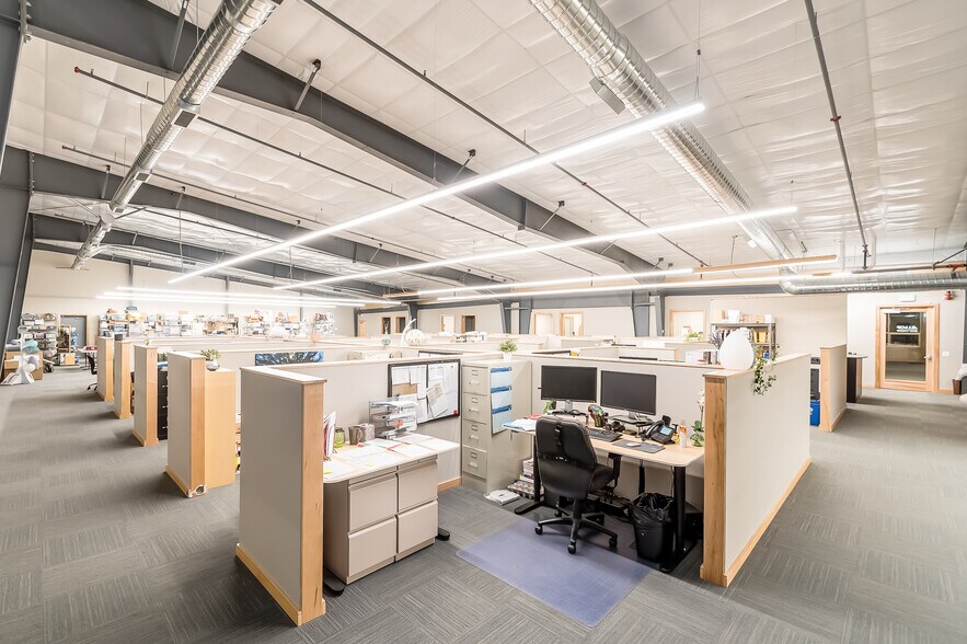 More Photos Of 913 Squalicum Way, Bellingham Distribution For Lease