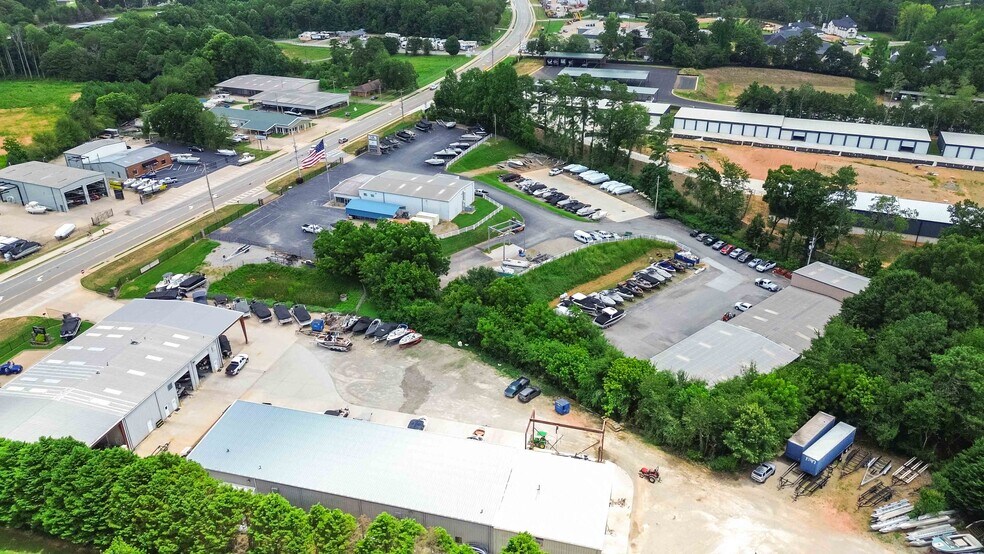 More Photos Of 6080 Lanier Islands Pky, Buford Service For Sale
