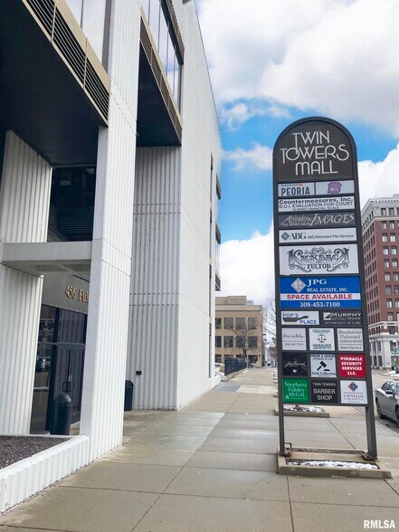 More Photos Of 456 Fulton St, Peoria Office For Sale