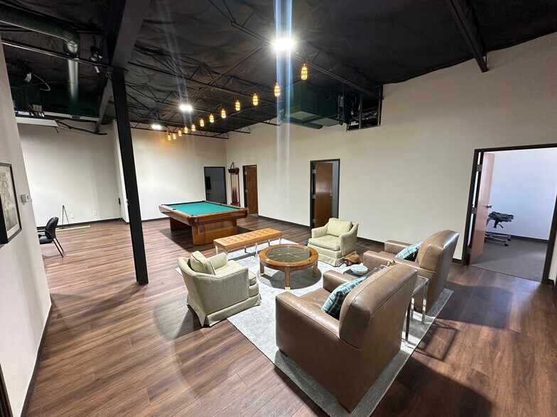 More Photos Of 1050 Post And Paddock St, Grand Prairie Loft Creative Space For Lease