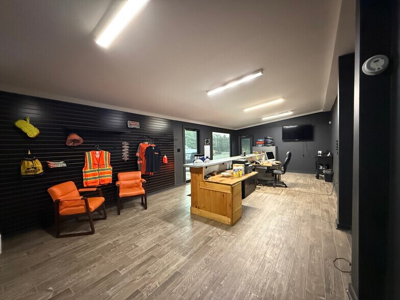 More Photos Of 55 Cut Off Rd, Adairsville Service For Lease