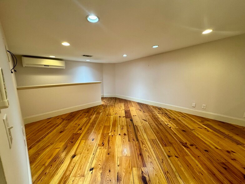 More Photos Of 386 Spanish Wells Rd, Hilton Head Research And Development For Sale