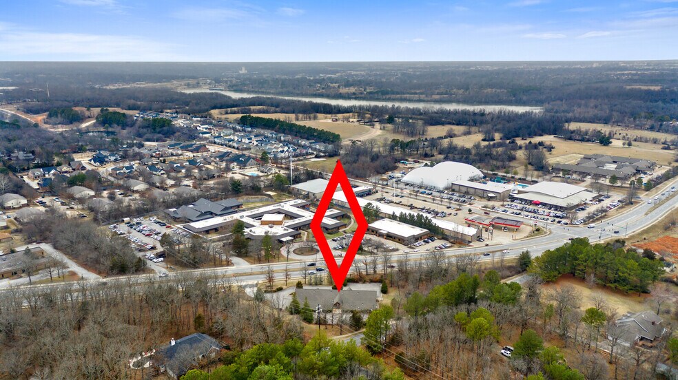 More Photos Of 4220 N Crossover Rd, Fayetteville Medical For Lease