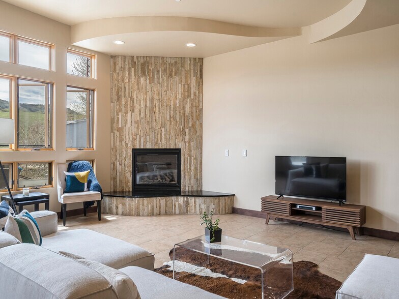 More Photos Of 1900 Bridge Ln, Steamboat Springs Showroom For Sale