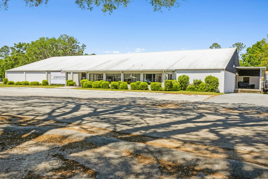 More Photos Of 903 Suwannee Ave NW, Branford Freestanding For Lease