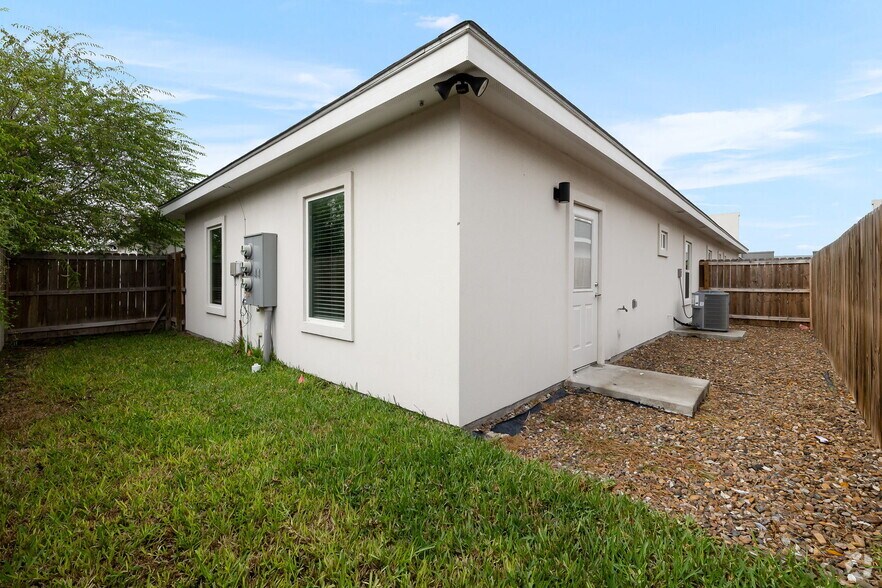 More Photos Of 205 Lauryn Dr, San Juan Apartments For Sale