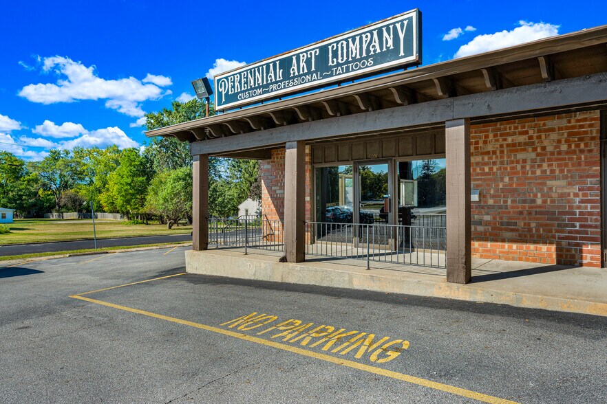 More Photos Of 4601 N University St, Peoria Unknown For Lease