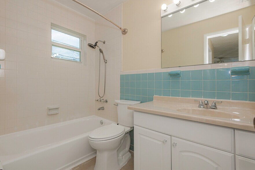 More Photos Of 4063-4065 SW 51st St, Fort Lauderdale Apartments For Sale