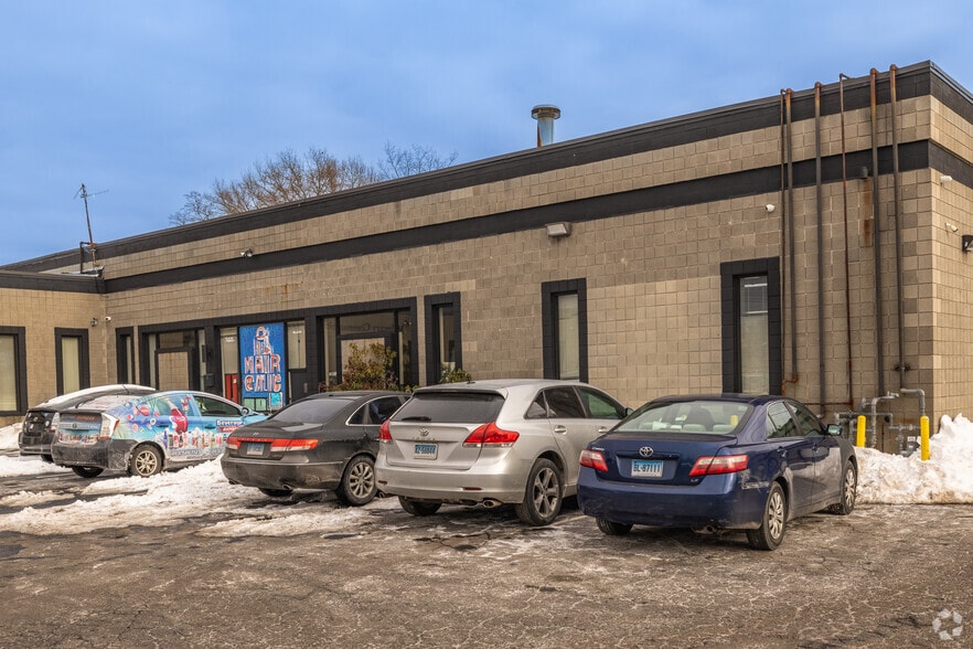 More Photos Of 300-350 Avon St, Stratford Warehouse For Lease