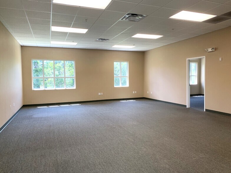 More Photos Of 5586 Broadcast Ct, Lakewood Ranch Medical For Lease