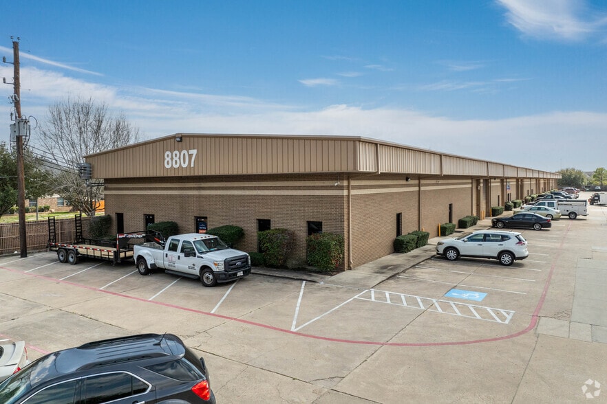 More Photos Of 8807-8815 Emmott Rd, Houston Unknown For Lease
