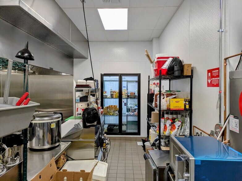 More Photos Of 305-393 W Los Angeles Ave, Moorpark Freestanding For Lease
