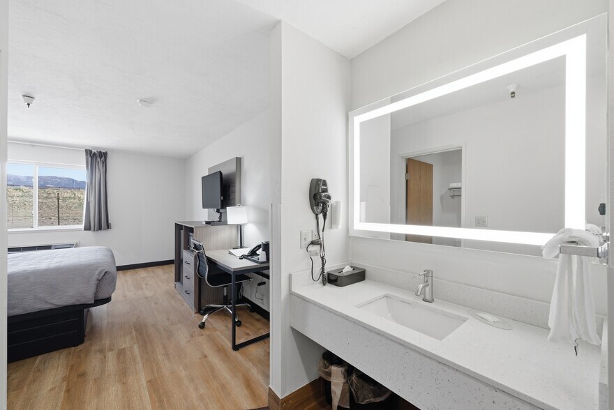 More Photos Of 626 W 1400 N, Beaver Hotel For Sale