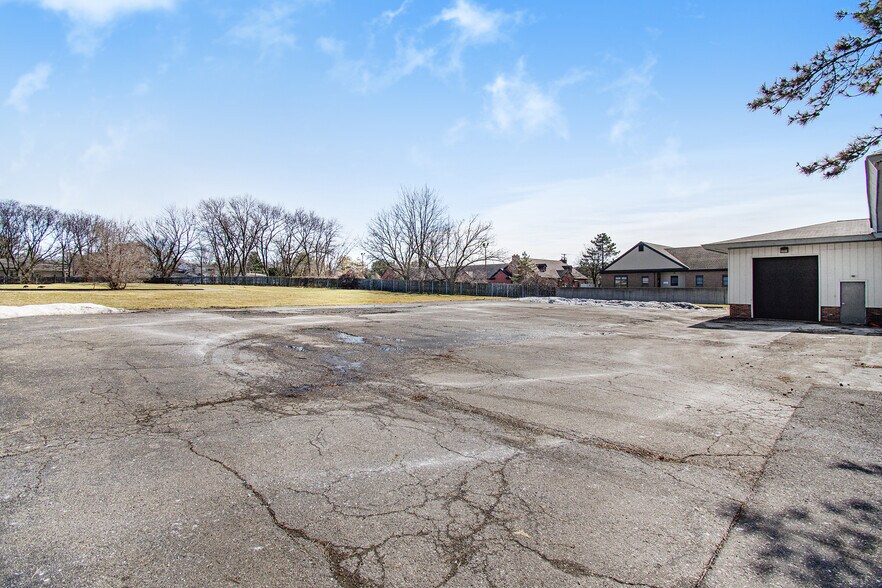More Photos Of 18340 Middlebelt Rd, Livonia Office For Sale