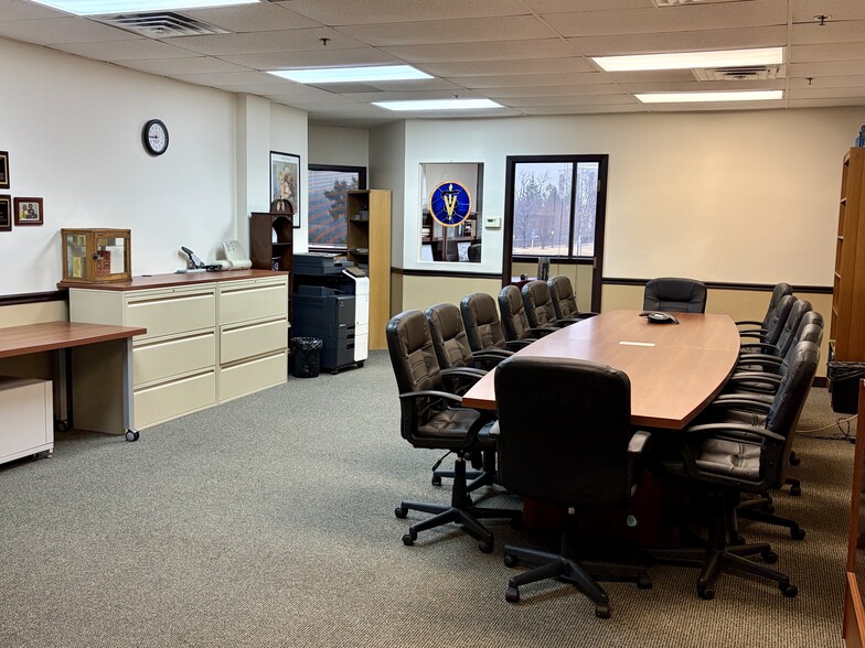 More Photos Of 100 Tower Dr, Burr Ridge Medical For Lease