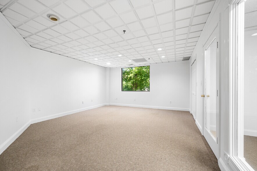More Photos Of 55 Accord Park Dr, Rockland Office For Lease