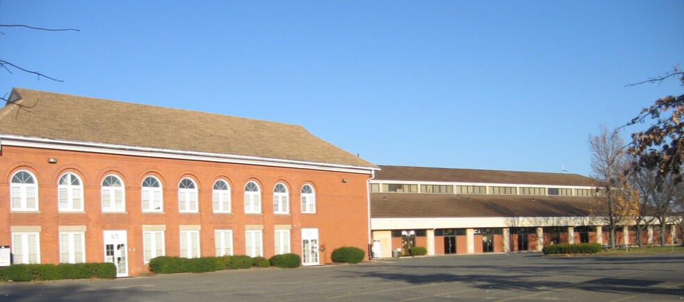 Primary Photo Of 97-101 South St, West Hartford Unknown For Lease