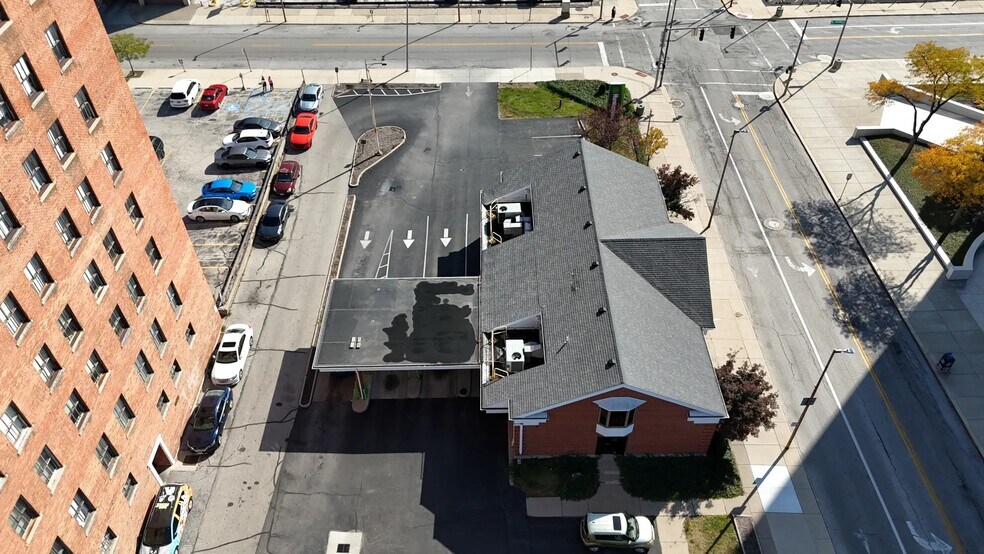 More Photos Of 800 Madison Ave, Toledo Bank For Sale
