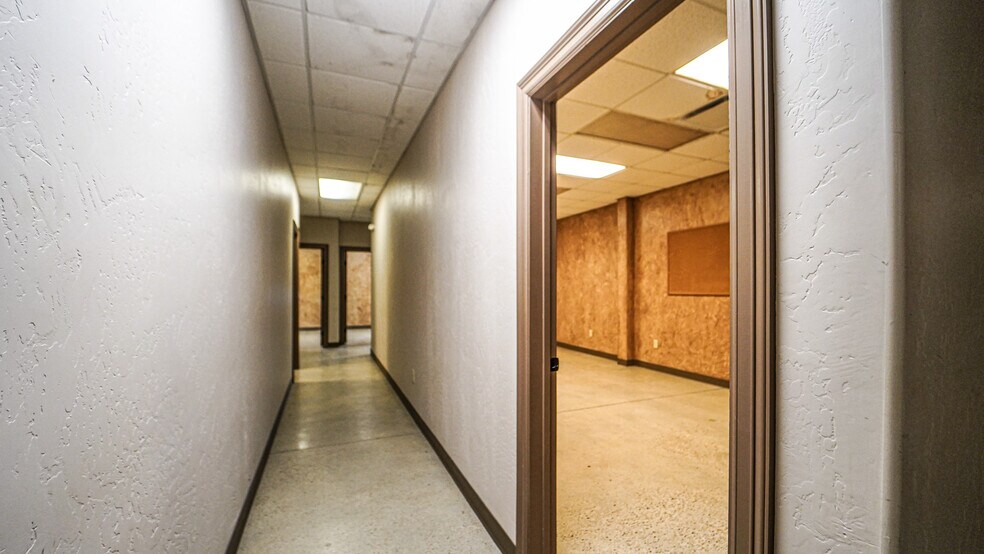 More Photos Of 5500 SW Moody St, Victoria Manufacturing For Sale