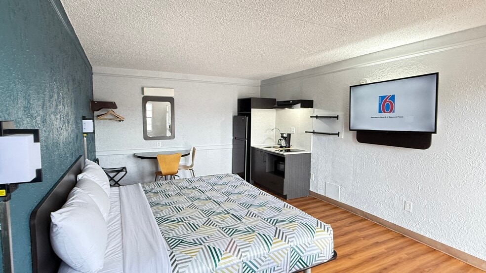 More Photos Of 220 I-10, Beaumont Hotel For Sale