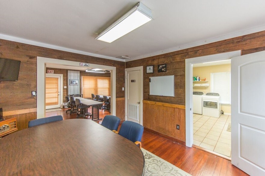 More Photos Of 1502 Main St, Seabrook Office Residential For Lease