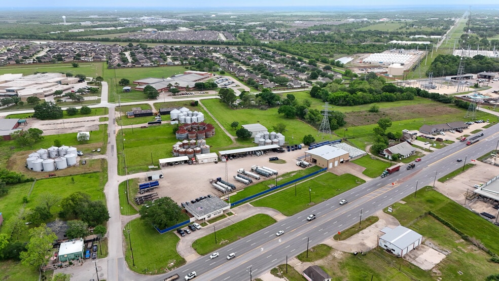 More Photos Of 1500 W Highway 6, Alvin Truck Terminal For Sale