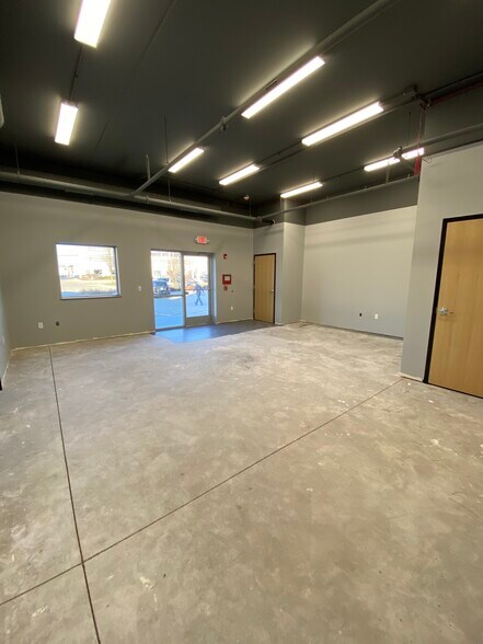 More Photos Of 750 N 17th St, St Charles Warehouse For Lease