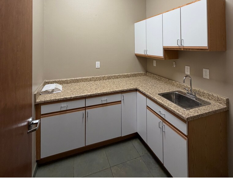 More Photos Of 6040 S Durango Dr, Las Vegas Office For Sale