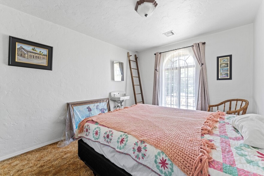 More Photos Of 17539 Elizabeth Lake Rd, Lake Hughes Hotel For Sale