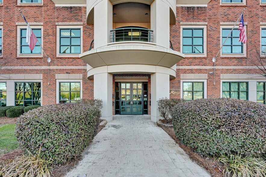 More Photos Of 204 Muirs Chapel Rd, Greensboro Office For Lease
