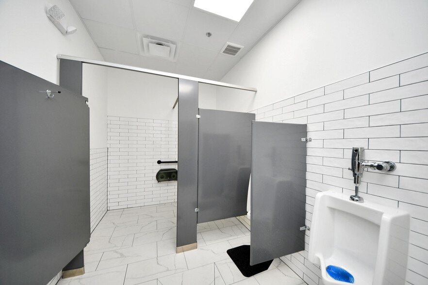 More Photos Of 30625 Kingsland Blvd, Brookshire Storefront For Sale