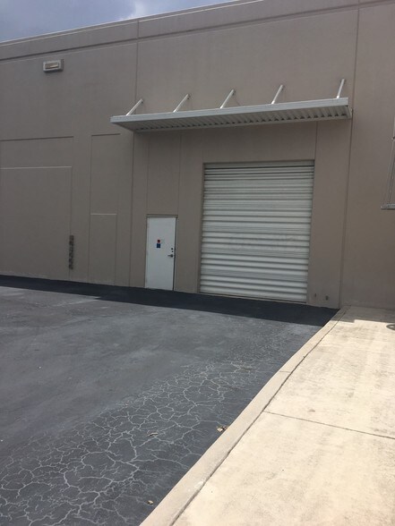 More Photos Of 2501 Dykes Rd, Miramar Warehouse For Lease