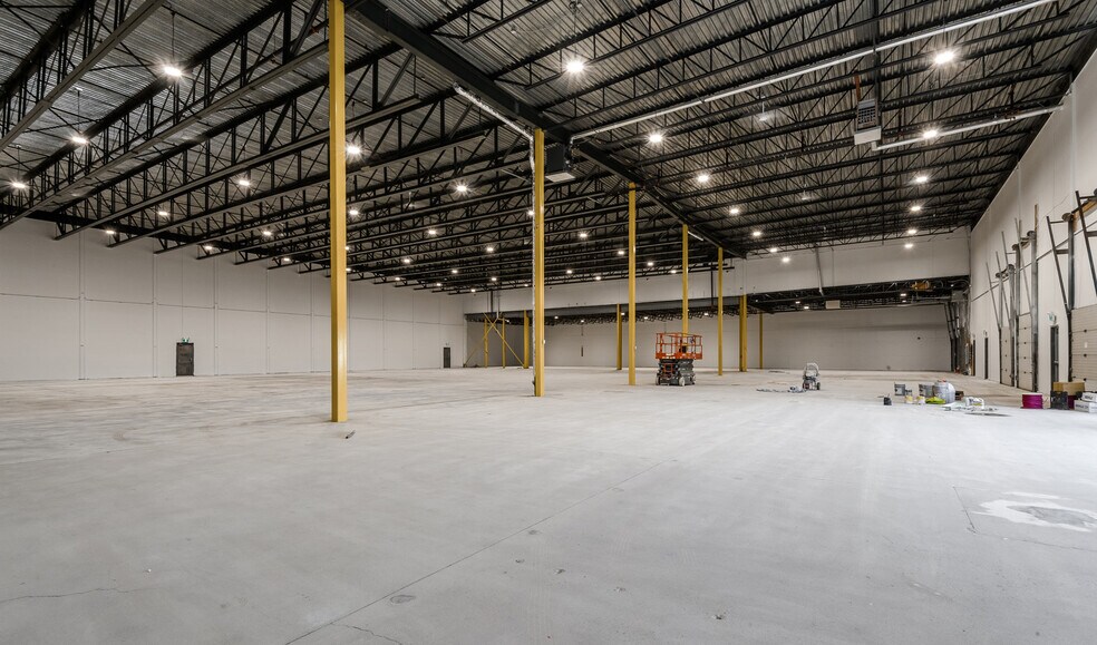 More Photos Of 830 Av Godin, Québec Distribution For Lease