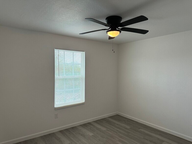 More Photos Of 1006 County Road 4615, Castroville Apartments For Sale