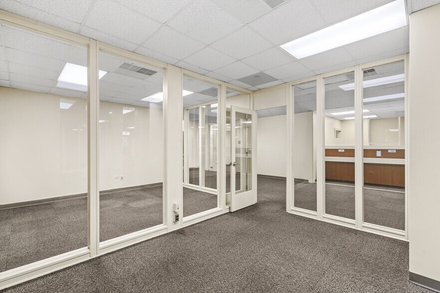 More Photos Of 704 N Cannon Blvd, Kannapolis Bank For Lease