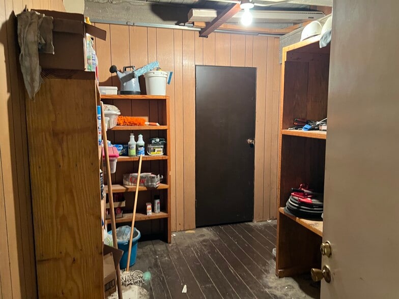 More Photos Of 1110 Dewey St, New Albany Flex For Sale