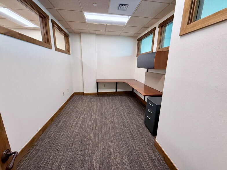 More Photos Of 550 NW Franklin Ave, Bend Office For Sale