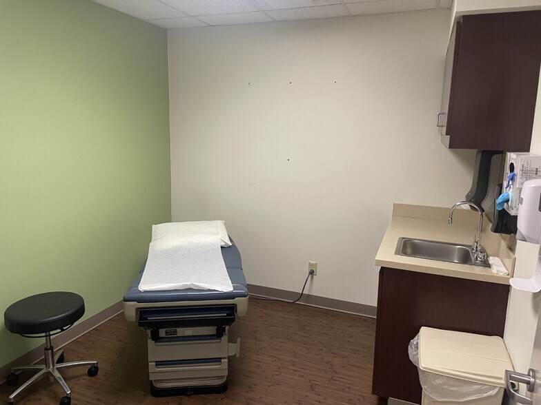 More Photos Of 1 St. Vincent Cir, Little Rock Medical For Lease