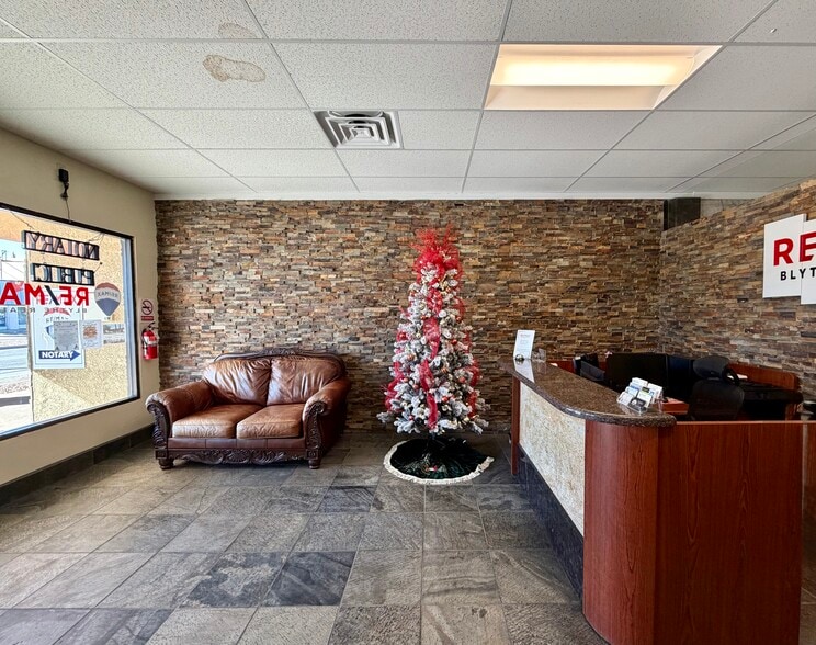 More Photos Of 213 W Hobsonway, Blythe Office Residential For Sale