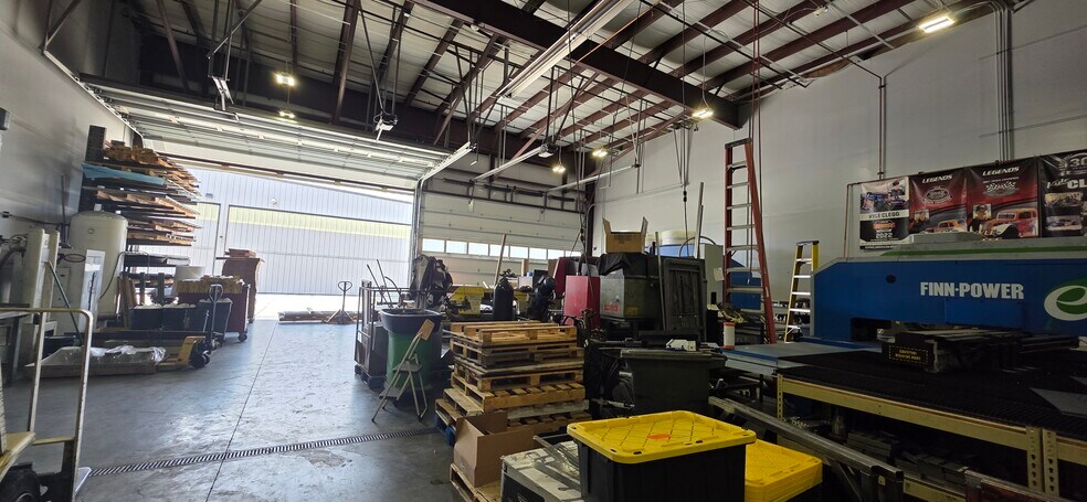 More Photos Of 3000 Airport Dr, Erie Light Manufacturing For Lease