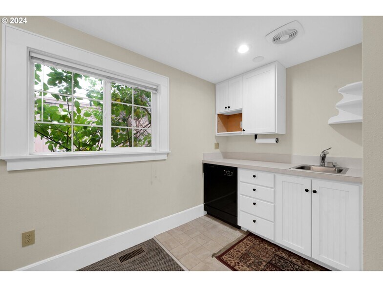 More Photos Of 1396 Charnelton St, Eugene Office For Lease